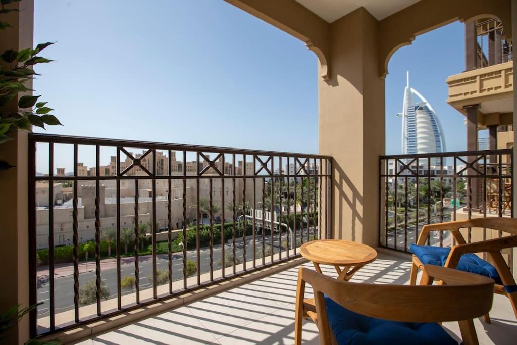 Veluxa - Luxury And Bright 1 Bedroom Apartment, Burj View! Dubaj Kültér fotó