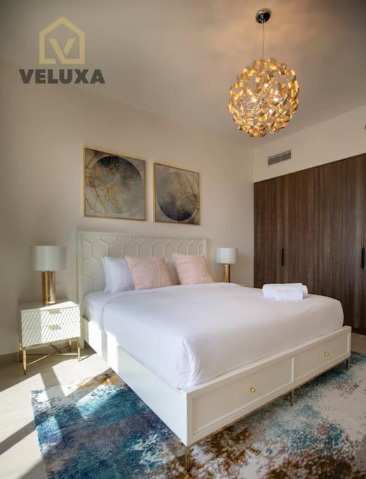 Veluxa - Luxury And Bright 1 Bedroom Apartment, Burj View! Dubaj Kültér fotó