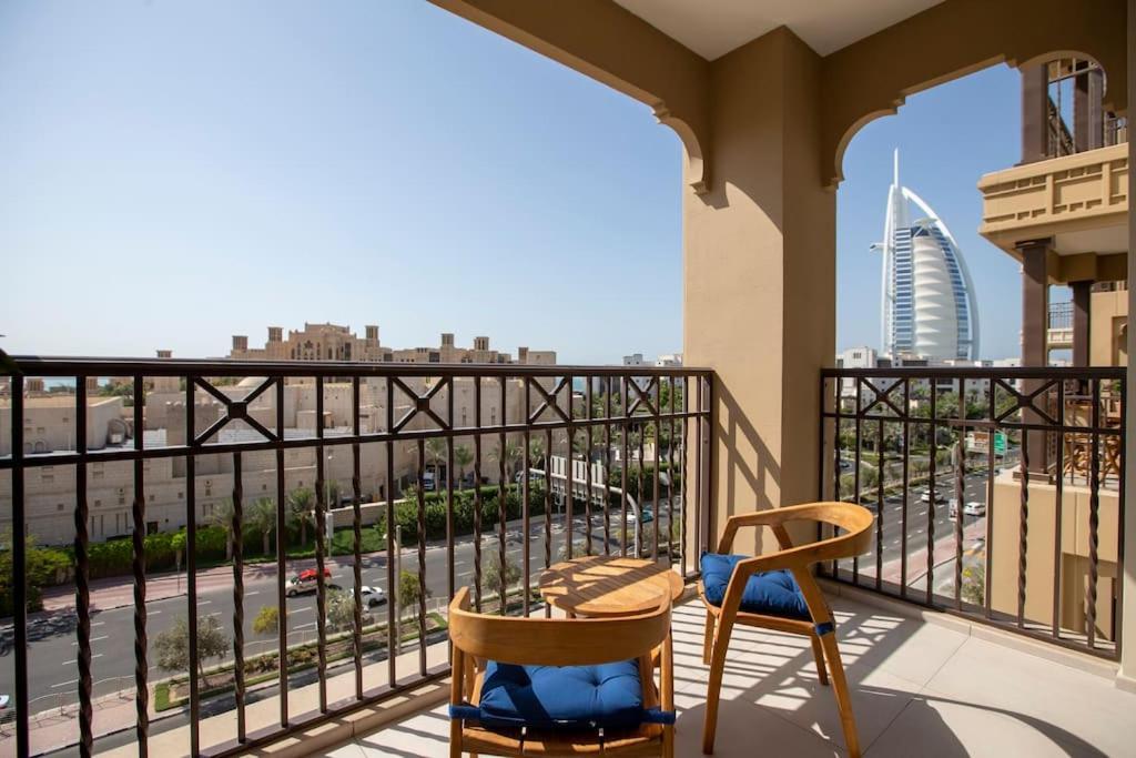 Veluxa - Luxury And Bright 1 Bedroom Apartment, Burj View! Dubaj Kültér fotó