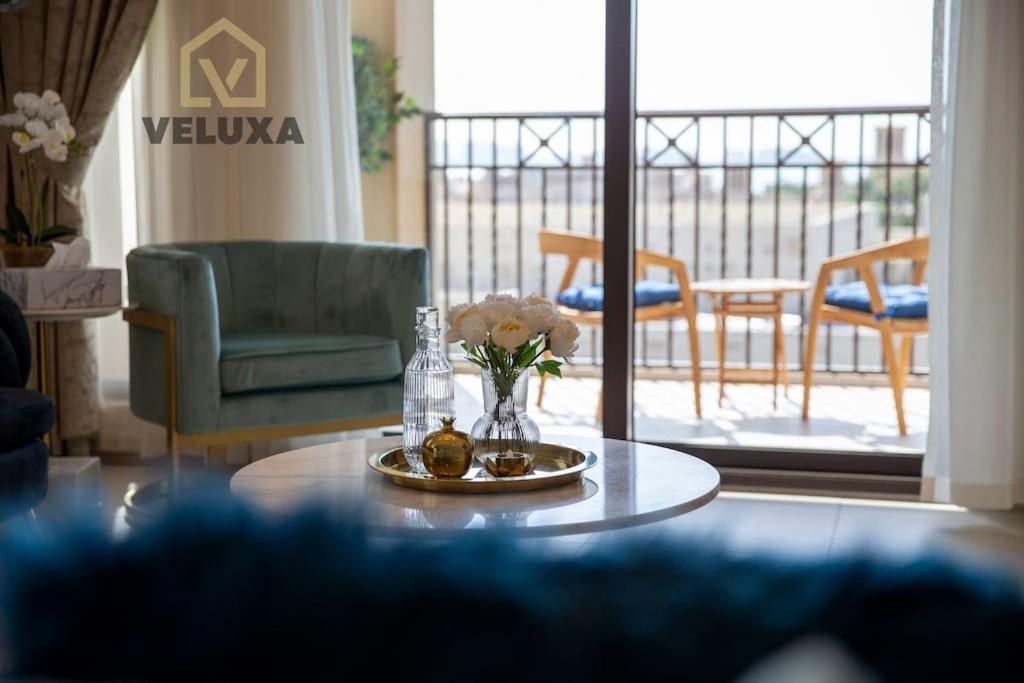 Veluxa - Luxury And Bright 1 Bedroom Apartment, Burj View! Dubaj Kültér fotó