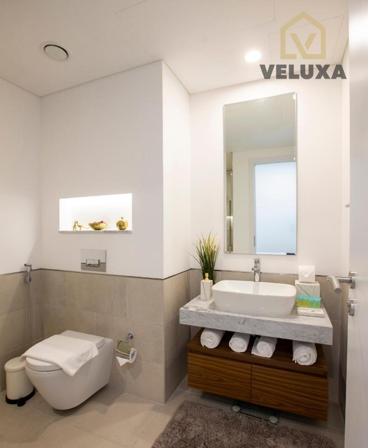 Veluxa - Luxury And Bright 1 Bedroom Apartment, Burj View! Dubaj Kültér fotó